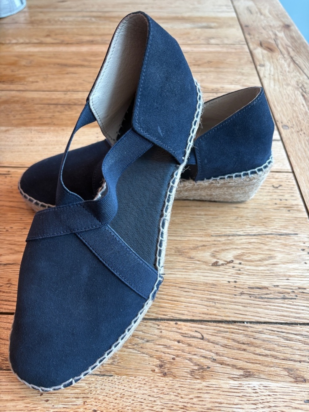 Andre Assous Wedge. Size 41